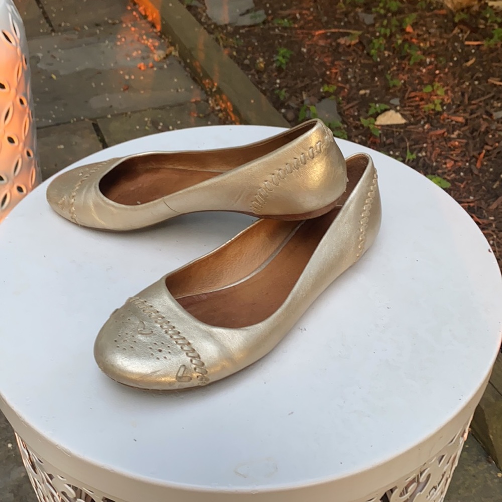 Jack Rogers platinum Delfino flats!